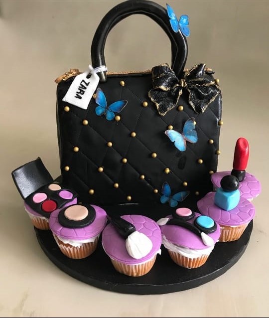 Makeup-kit Cake